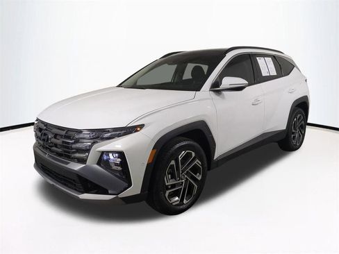 Certified 2025 Hyundai Tucson Limited AWD/4WD image 9