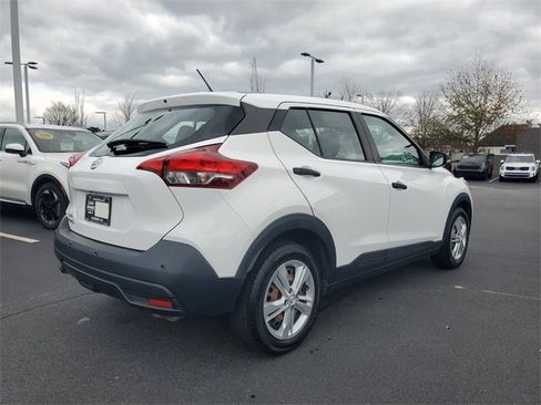 Used 2020 Nissan Kicks S image 4
