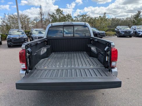 Used 2019 Toyota Tacoma SR w/ SR Convenience Package image 12