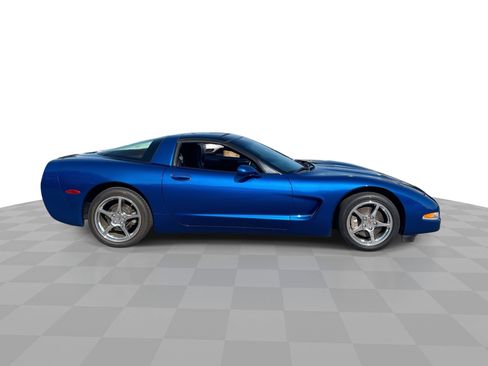 Used 2002 Chevrolet Corvette Coupe w/ Preferred Equipment Group2 RWD image 9