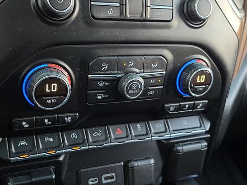 Used 2019 Chevrolet Silverado 1500 High Country w/ Technology Package image 23