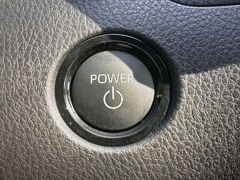 Used 2025 Toyota Camry SE w/ Convenience Package image 30