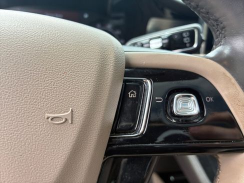 Used 2020 Lincoln Corsair FWD w/ Premium Package image 16