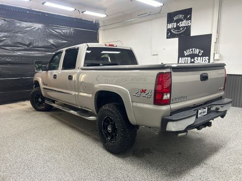 Used 2005 GMC Sierra 2500 SLT image 4