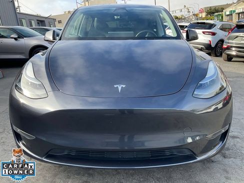 Used 2024 Tesla Model Y Long Range AWD/4WD image 2