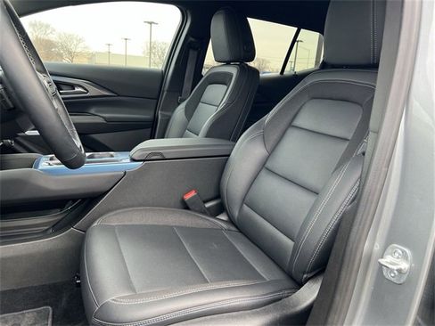 Used 2025 Chevrolet Equinox EV LT w/ Convenience Package image 13