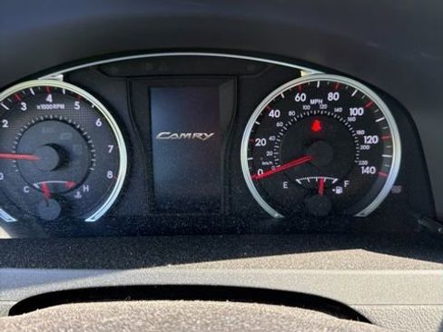 Used 2016 Toyota Camry SE FWD image 6