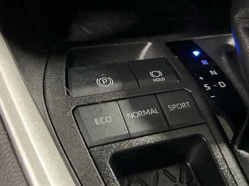 Used 2023 Toyota RAV4 LE FWD image 32