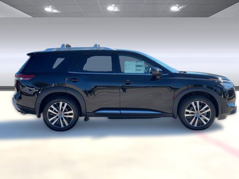 New 2025 Nissan Pathfinder Platinum w/ Cargo Package image 8