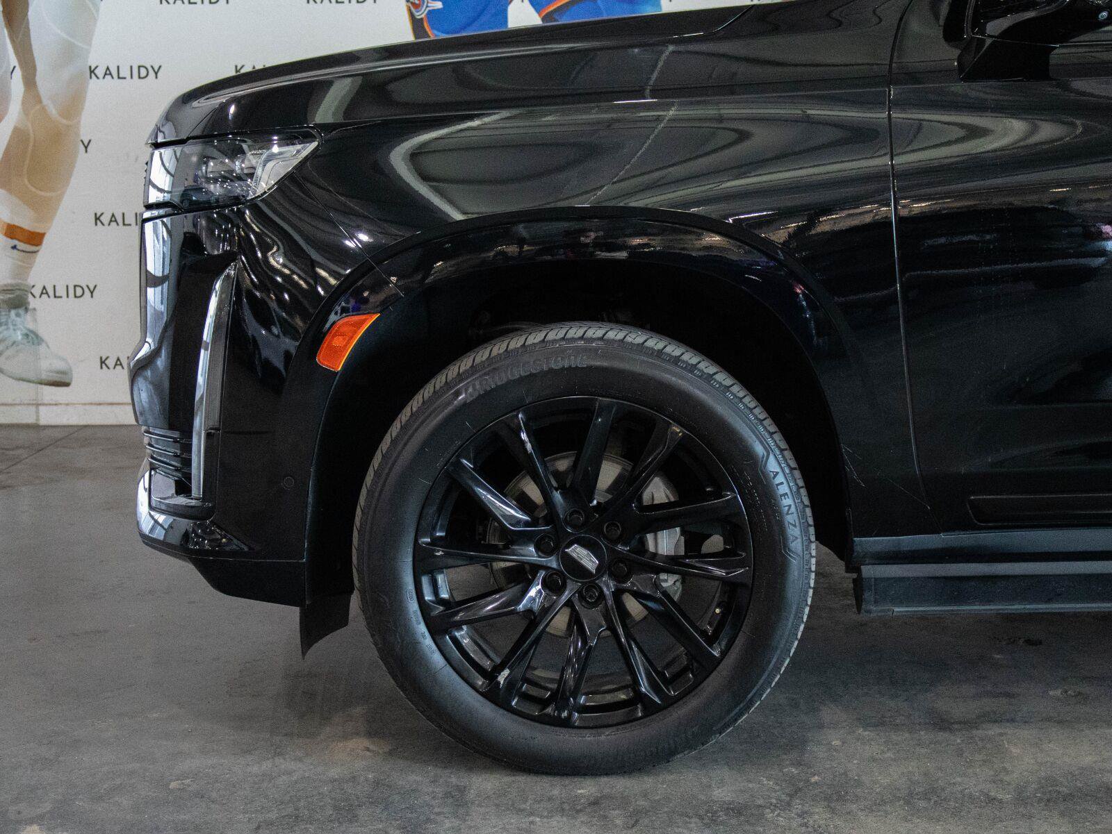 Used 2023 Cadillac Escalade Sport Platinum w/ LPO, ONYX Package AWD/4WD image 17