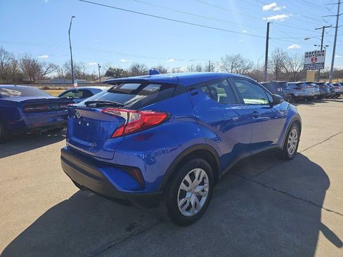 Used 2020 Toyota C-HR LE image 5