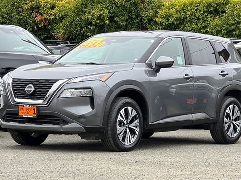 Used 2023 Nissan Rogue SV image 11