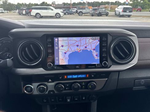 Used 2022 Toyota Tacoma Limited AWD/4WD image 25