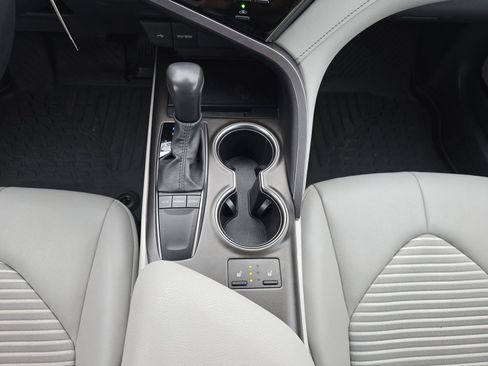 Used 2023 Toyota Camry SE w/ Cold Weather Package image 19