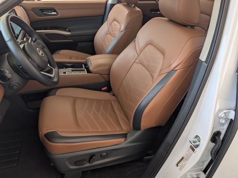 Used 2025 Nissan Pathfinder Platinum w/ Cargo Package FWD image 17
