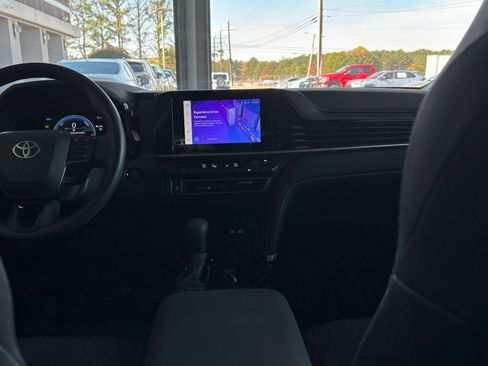 Used 2025 Toyota Camry LE image 18