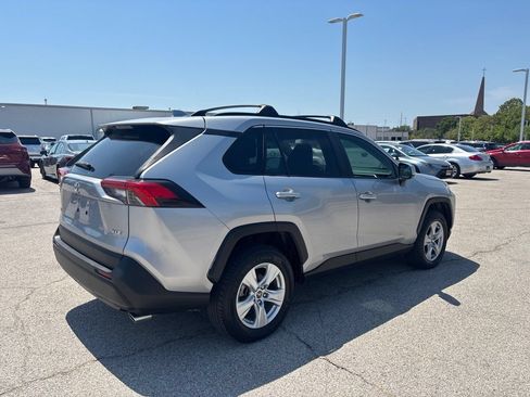 Used 2019 Toyota RAV4 XLE w/ Convenience Package FWD image 4