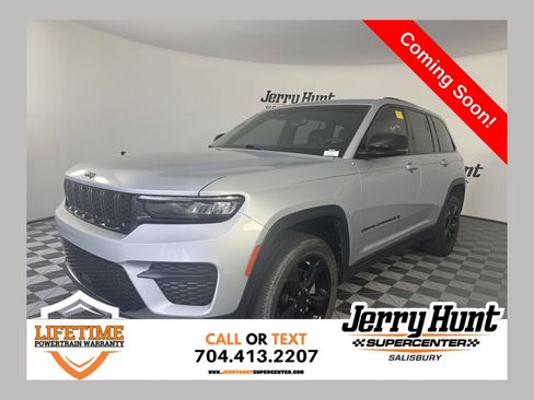 Used 2023 Jeep Grand Cherokee Altitude RWD image 1