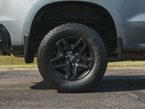 Used 2020 Chevrolet Silverado 1500 Custom Trail Boss w/ Custom Convenience Package AWD/4WD image 10
