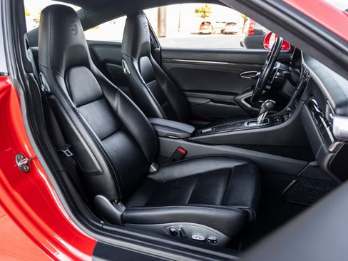 Used 2018 Porsche 911 Turbo image 43