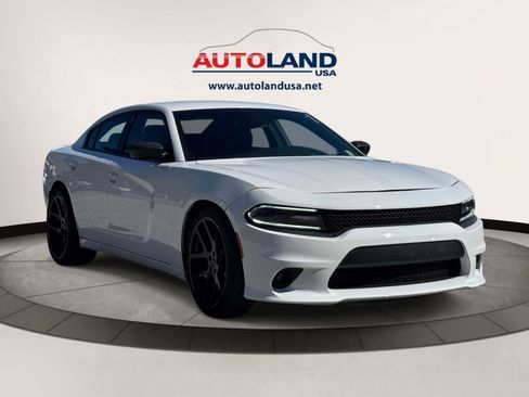 Used 2018 Dodge Charger R/T RWD image 2