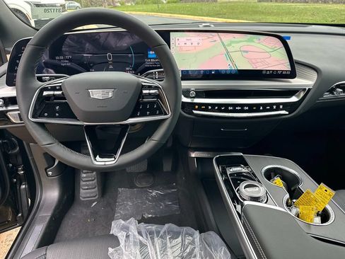 Used 2025 Cadillac Lyriq Sport AWD/4WD image 10