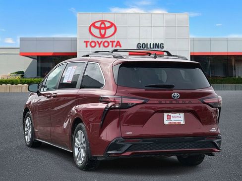 Certified 2021 Toyota Sienna XSE image 4