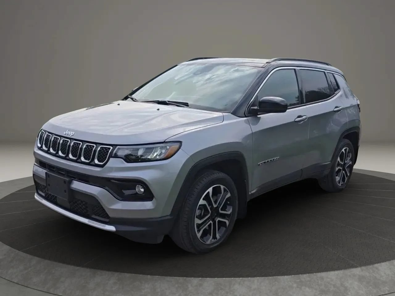 Used 2024 Jeep Compass Limited w/ Sun and Sound Group AWD/4WD image 3