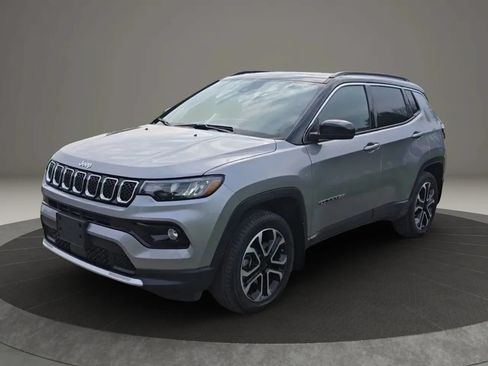 Used 2024 Jeep Compass Limited w/ Sun and Sound Group AWD/4WD image 3