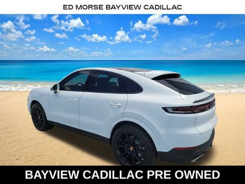 Used 2025 Porsche Cayenne Coupe AWD/4WD image 2