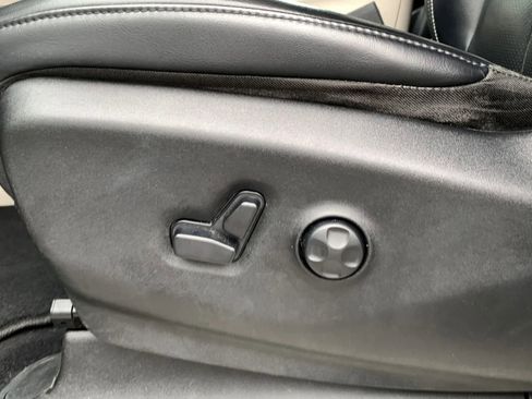 Used 2020 Chrysler Voyager Lxi w/ Cold Weather Group image 21