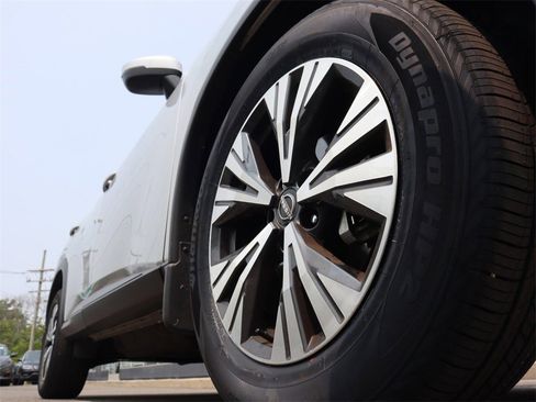 Certified 2022 Nissan Rogue SV image 10