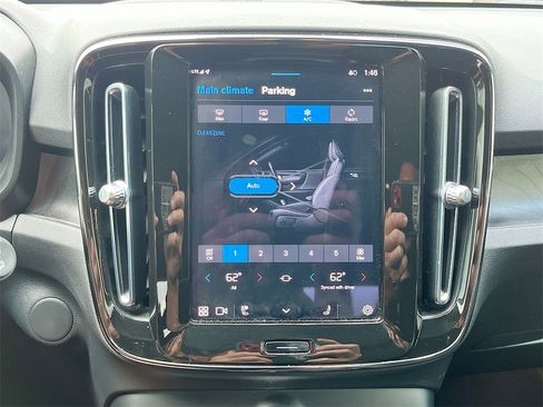 Used 2023 Volvo XC40 Recharge Ultimate image 16