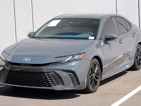 Used 2025 Toyota Camry SE FWD image 43
