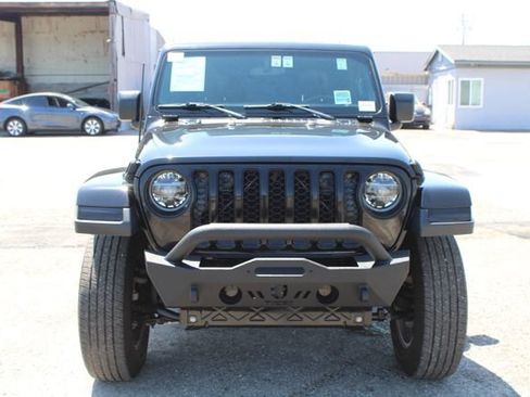 Used 2020 Jeep Gladiator Overland w/ Popular Equipment Package AWD/4WD image 2