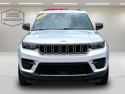 Used 2024 Jeep Grand Cherokee Laredo AWD/4WD image 2