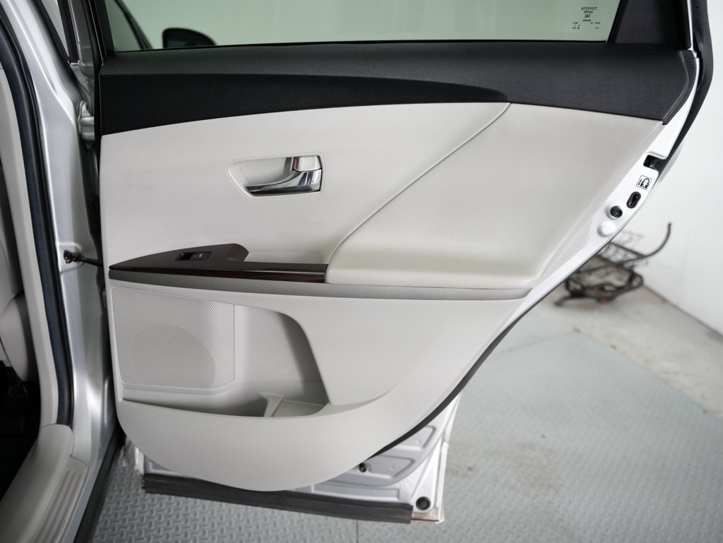 Used 2012 Toyota Venza LE FWD image 34