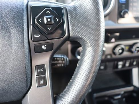 Used 2018 Toyota Tacoma TRD Sport image 19