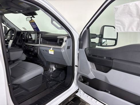 Certified 2025 Ford F350 XL w/ XL Chrome Package image 35