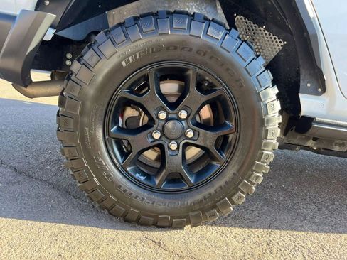 Used 2018 Jeep Wrangler Unlimited Sahara w/ Quick Order Package 24M Moab AWD/4WD image 34