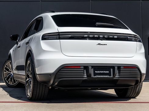 Certified 2025 Porsche Macan Electric RWD image 3