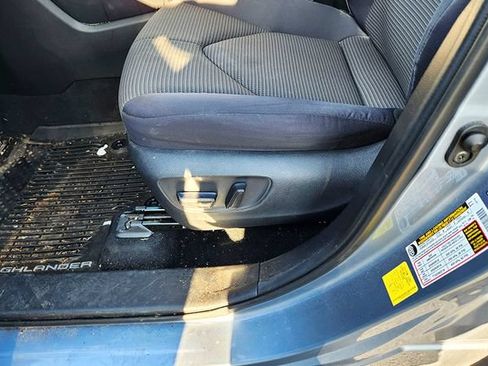 Used 2020 Toyota Highlander LE AWD/4WD image 13