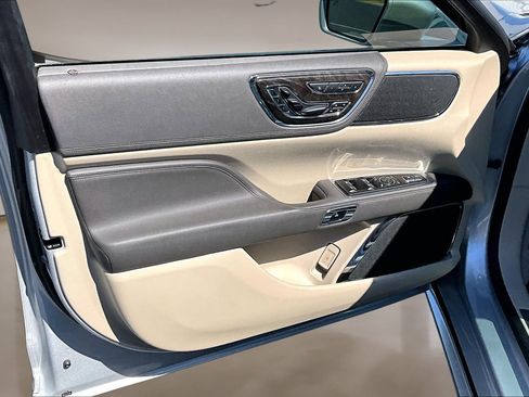 Used 2017 Lincoln Continental Reserve FWD image 20