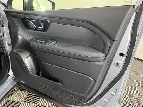 Used 2025 Subaru Forester Limited w/ Popular Package #2 image 17