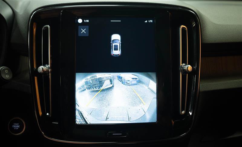 Used 2023 Volvo XC40 B4 Ultimate FWD image 25