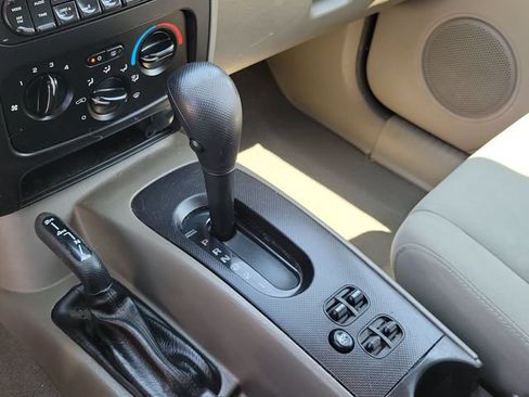 Used 2007 Jeep Liberty Sport AWD/4WD image 13
