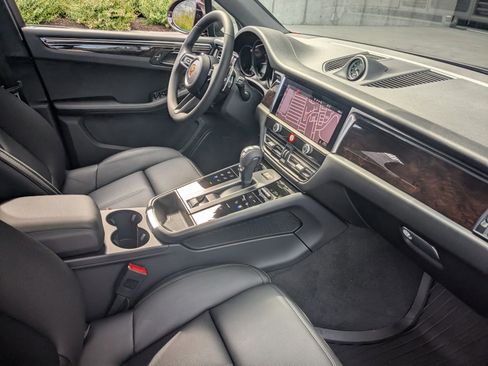 Certified 2026 Porsche Macan AWD/4WD image 26