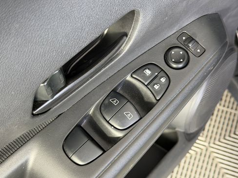 Used 2021 Nissan Kicks S FWD image 21
