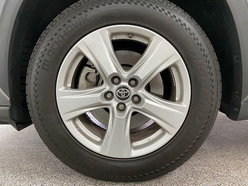 Used 2022 Toyota Highlander LE image 23