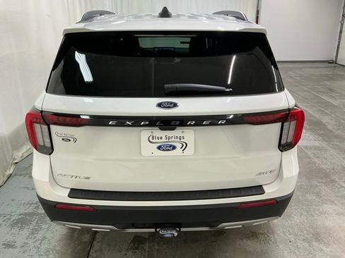 New 2026 Ford Explorer Active w/ Active Comfort Package AWD/4WD image 4